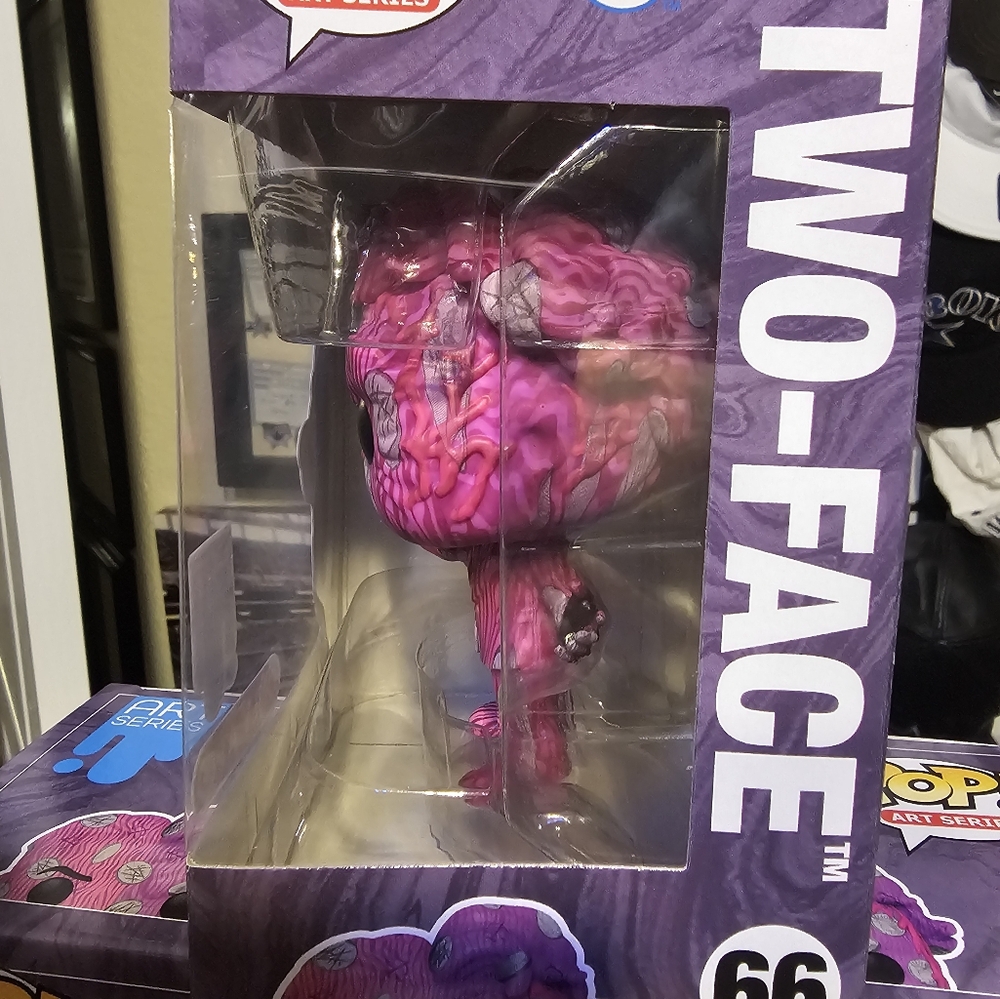 TARGET EXCLUSIVE  Funko Pop " BATMAN FOREVER,"  edition of Two Face. - Picture 2 of 7